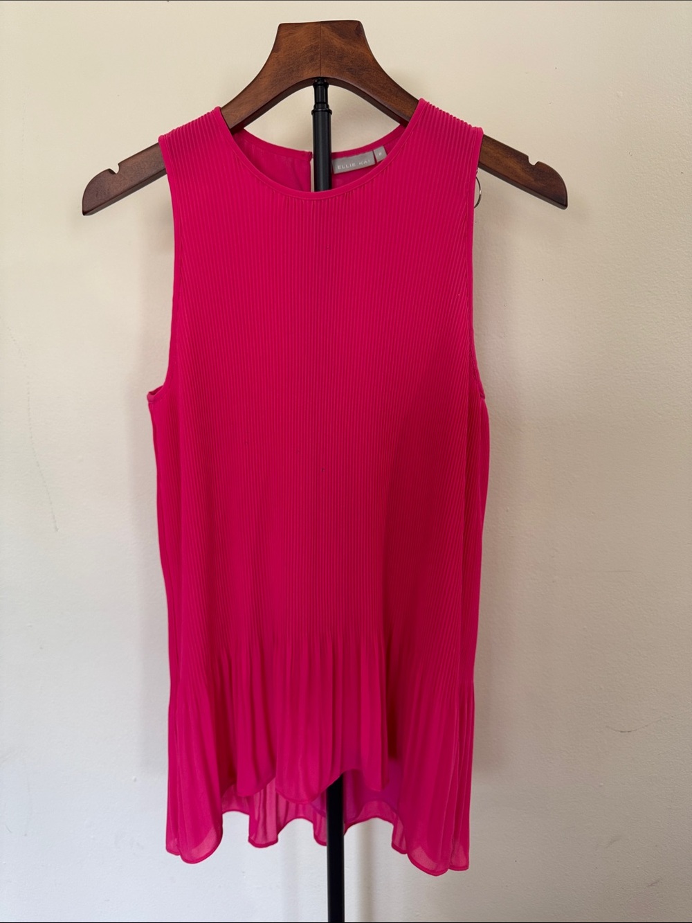 Ellie Kai Fuchsia Pink Pleated High-Low Shell Top (Size 8)